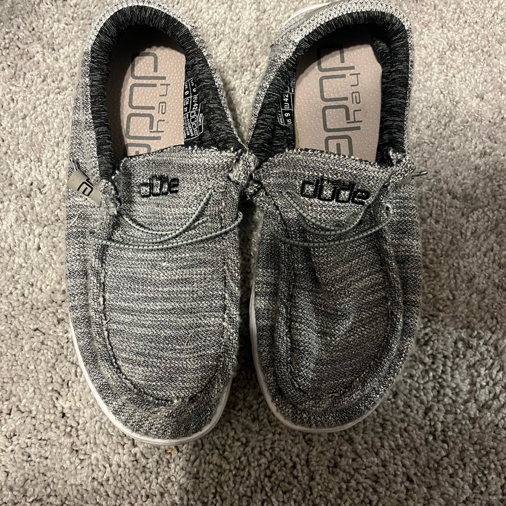 Men’s hey dudes size 9